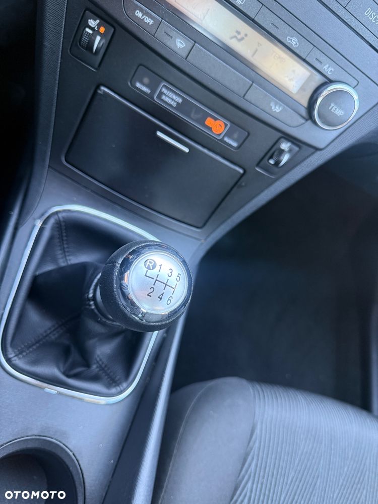 Toyota Avensis 1.8 Comfort - 22