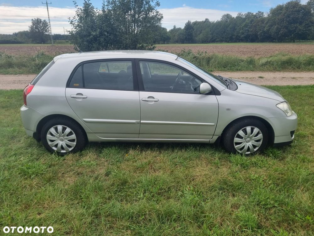 Toyota Corolla 2.0 D-4D Base - 3