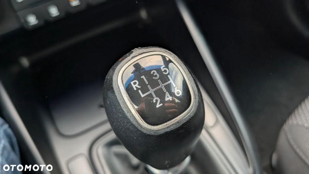 Kia Carens 1.6 GDI Attract - 15