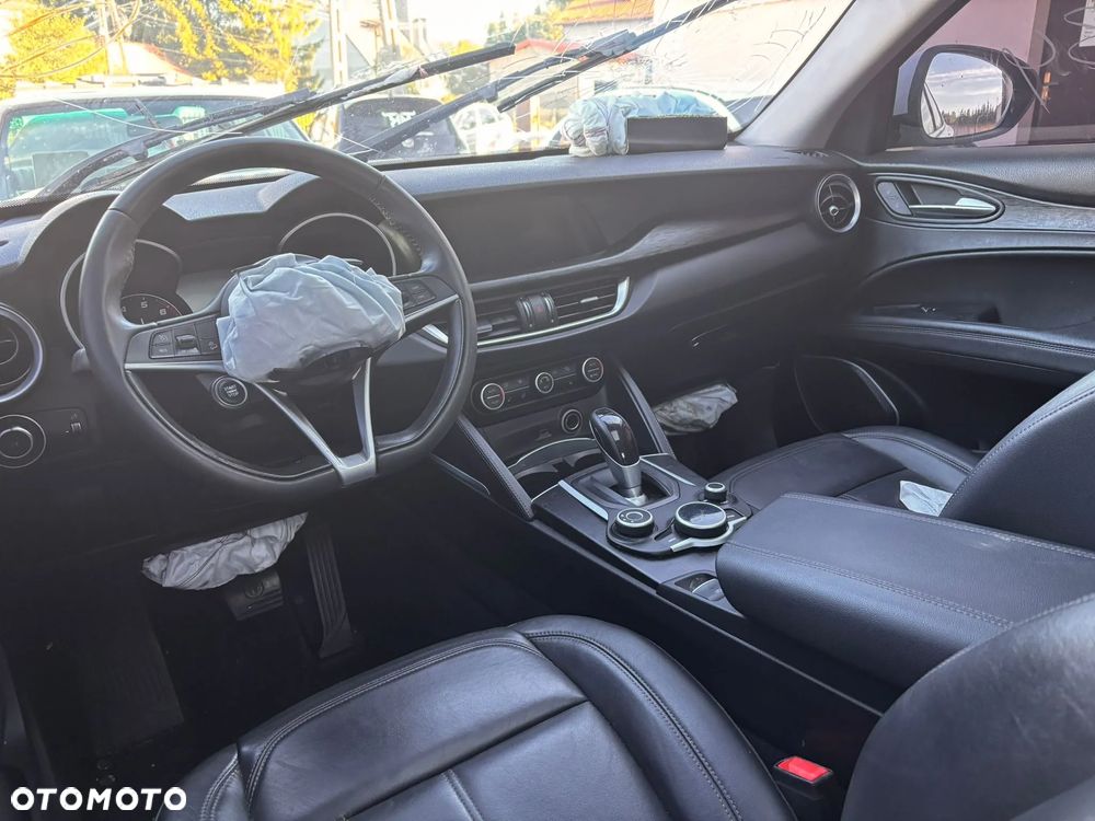 Alfa Romeo Stelvio 2.0 Turbo Sprint Q4 - 14