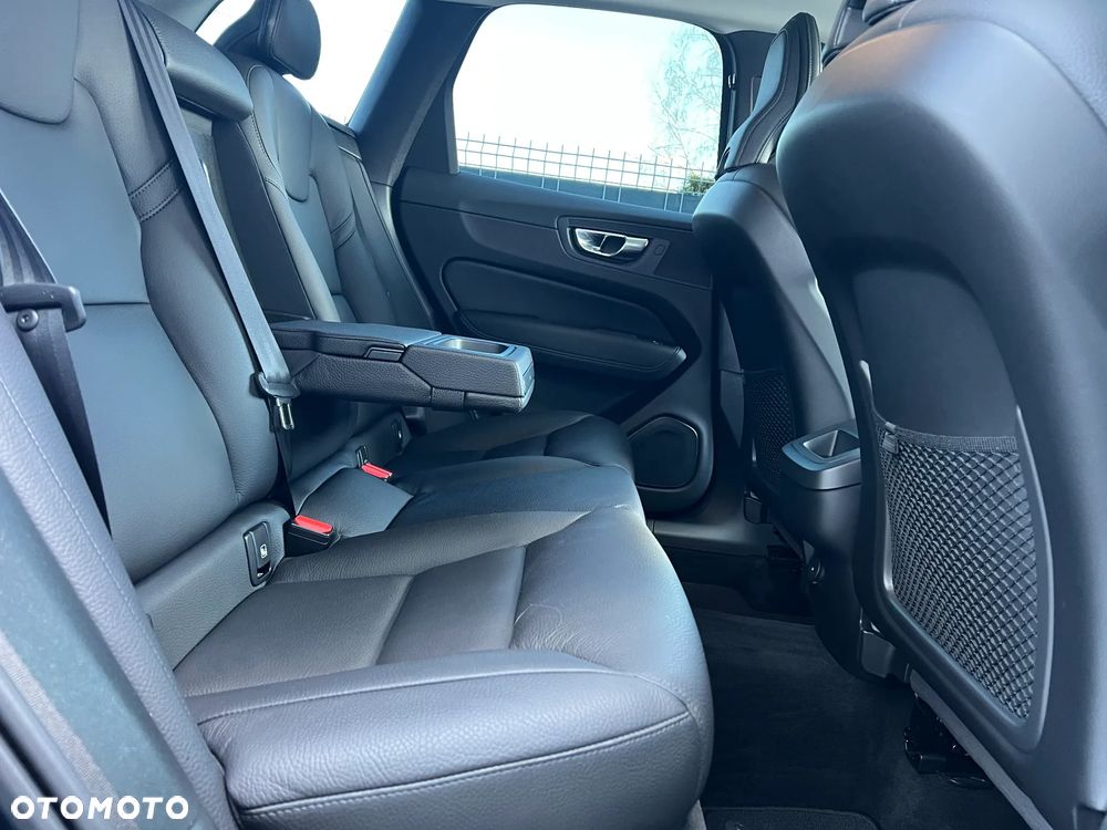 Volvo XC 60 D4 Geartronic Momentum Pro - 32