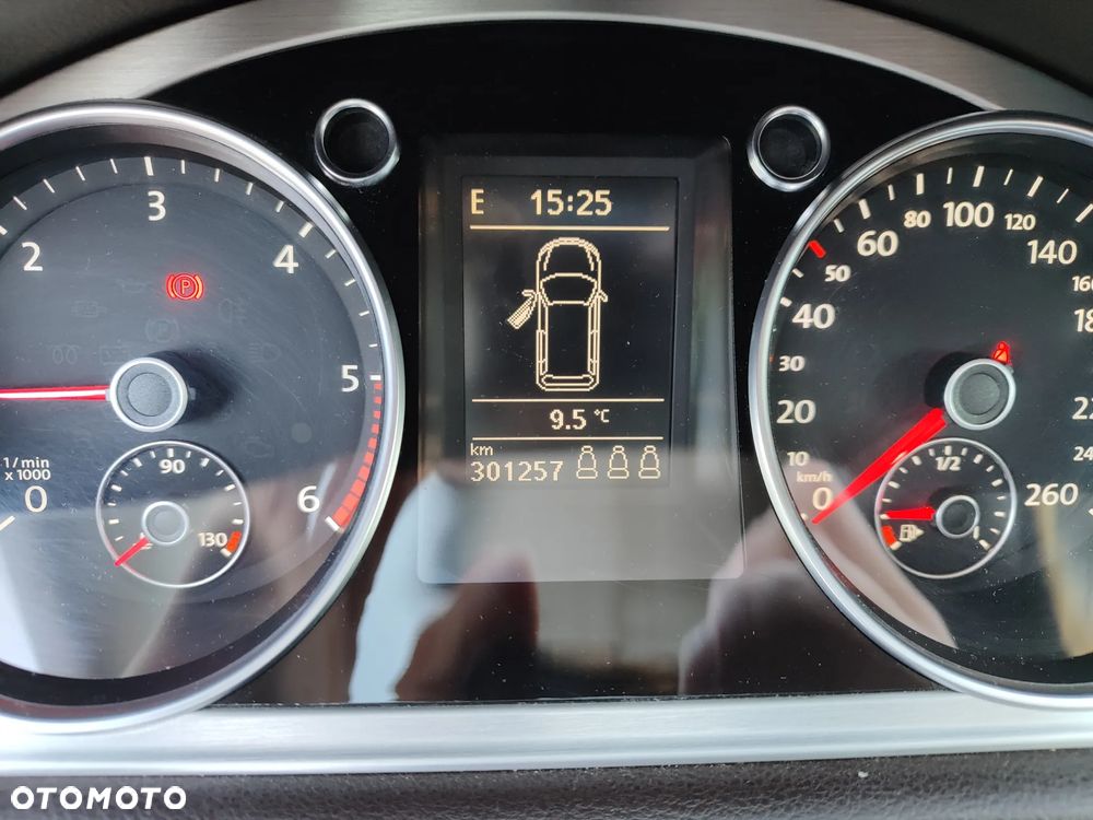 Volkswagen Passat 2.0 TDI DPF Highline - 9