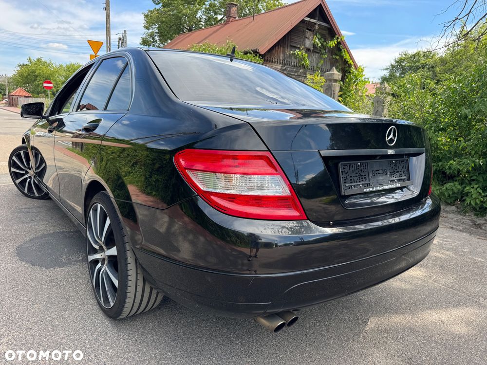 Mercedes-Benz Klasa C 180 CGI BlueEFFICIENCY Avantgarde - 4
