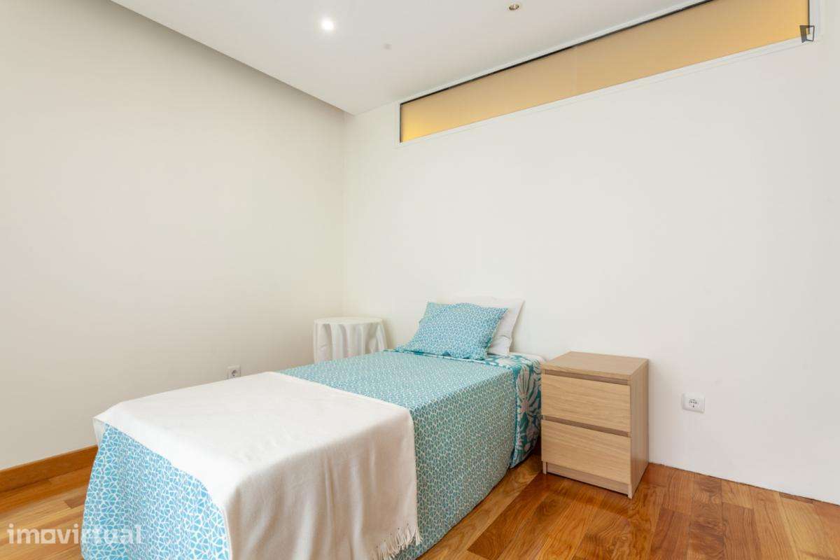 Quarto - localizado em São Mamede de Infesta Porto - Grande imagem: 4/14