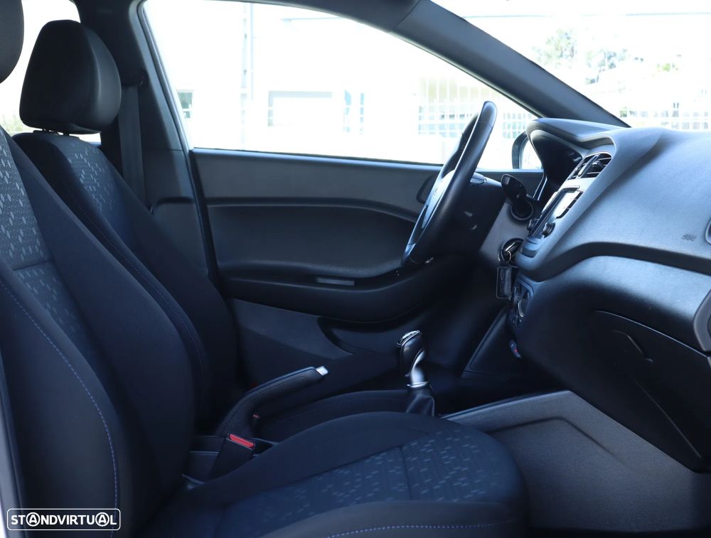 Hyundai i20 - 24