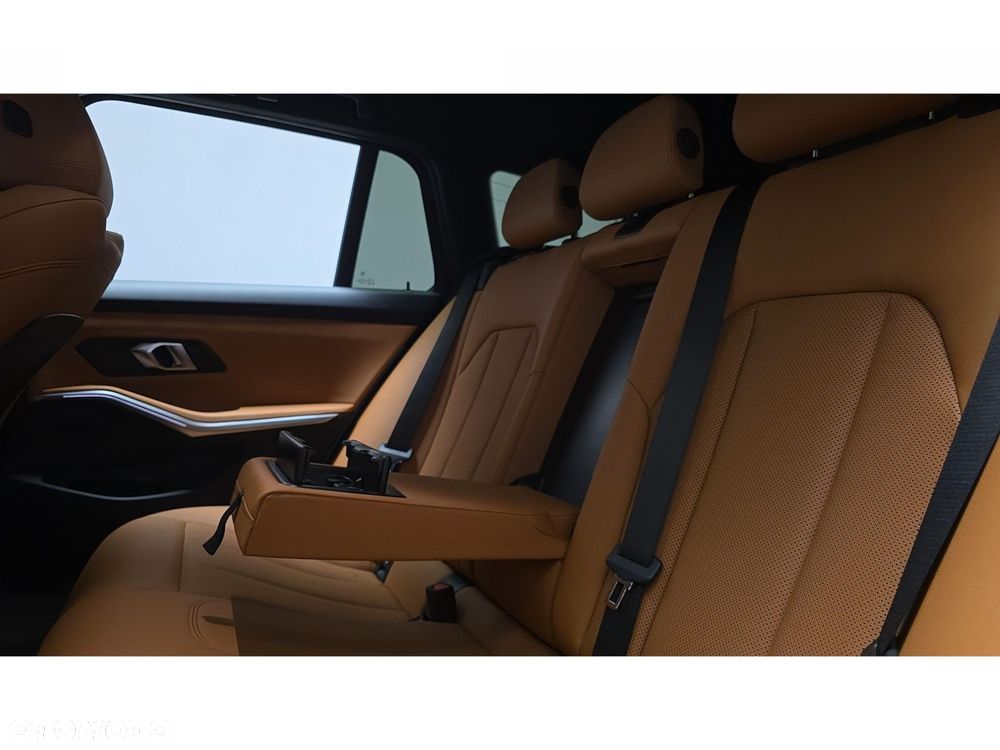 BMW Seria 3 320d xDrive M Sport - 23