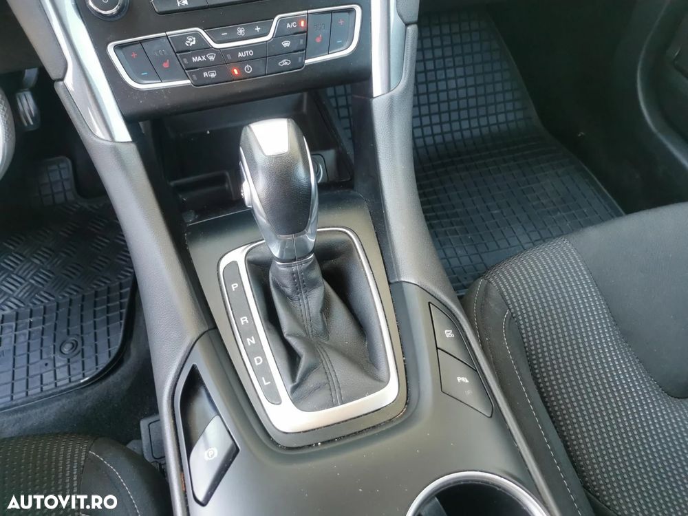 Ford Mondeo 2.0 HEV Titanium - 28