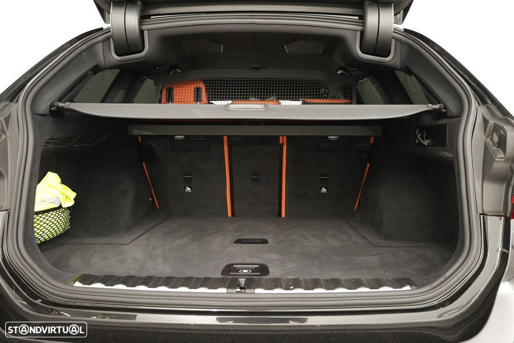 BMW M3 Competition xDrive - 37