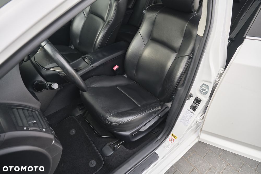 Toyota Avensis 2.0 D-4D Executive - 30