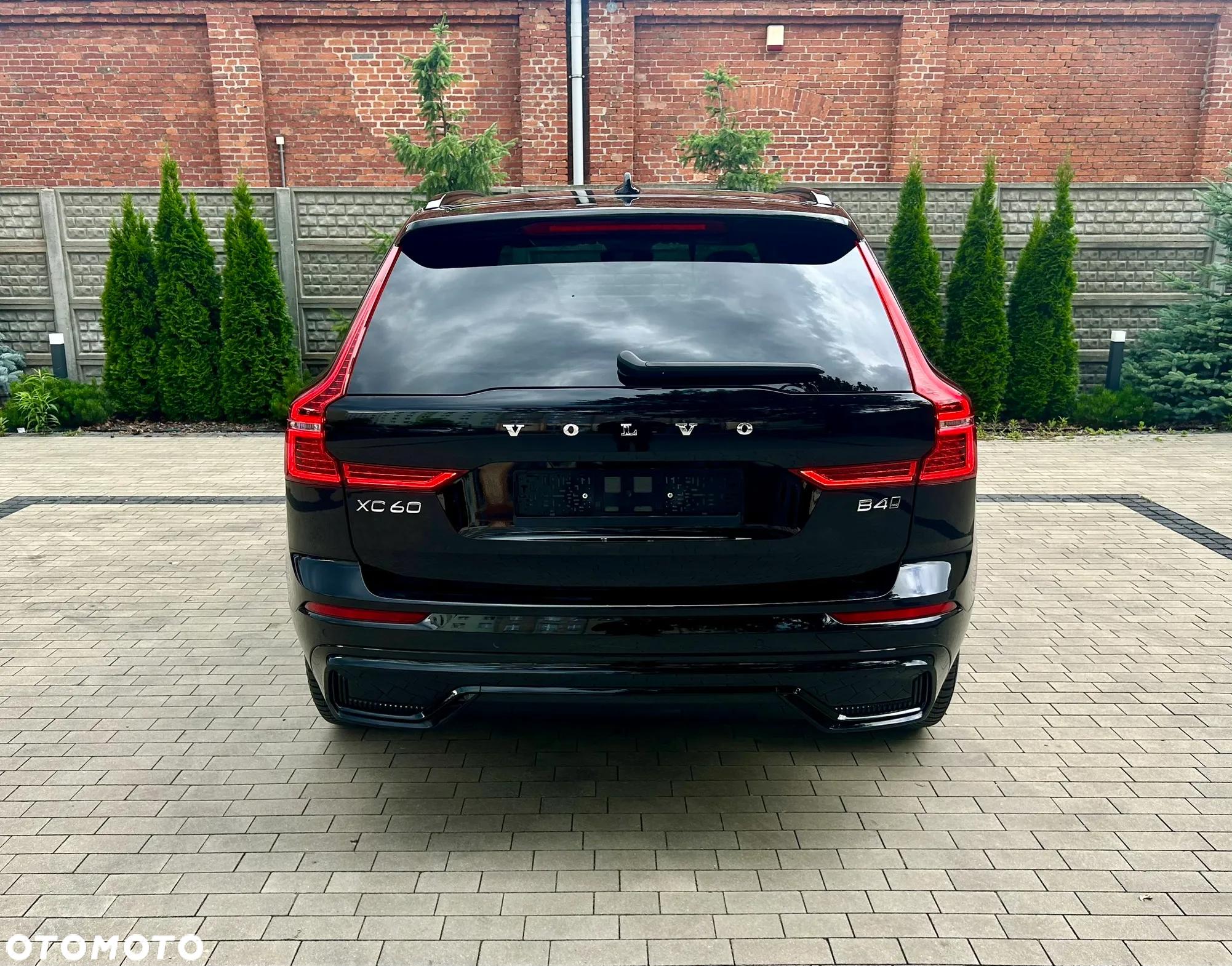 Volvo XC 60 B4 D AWD Plus Dark - 8