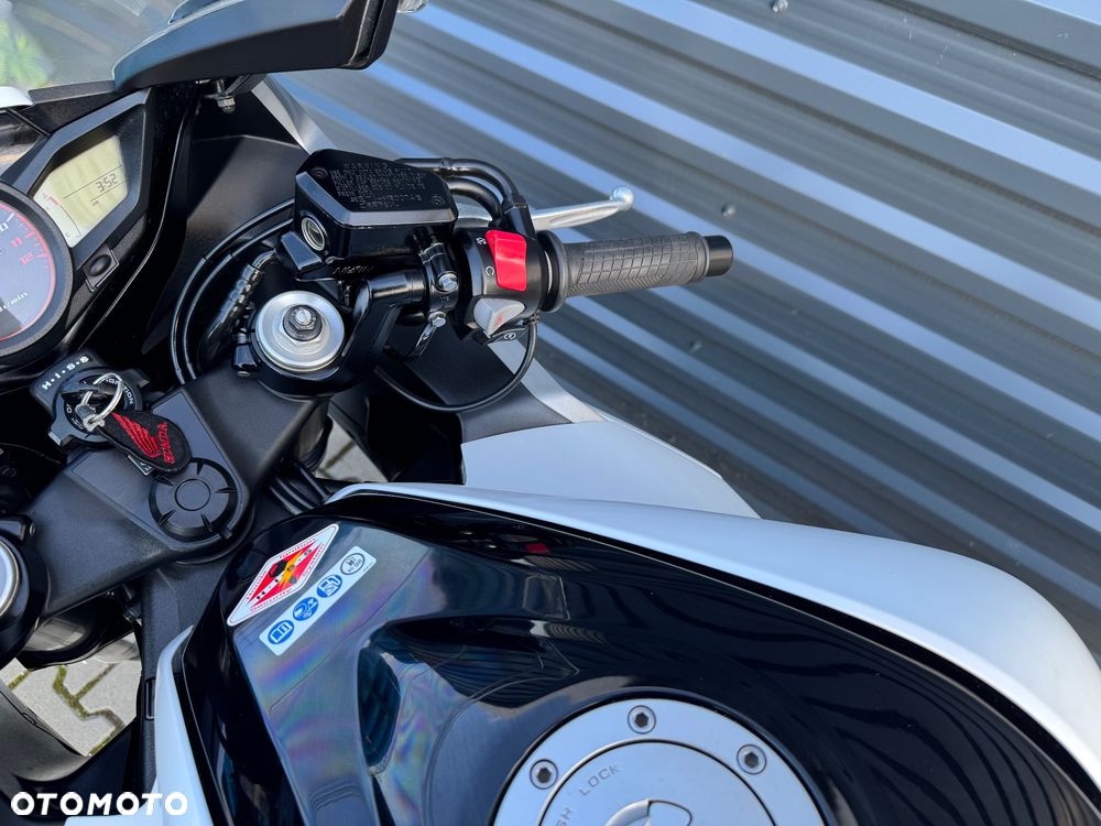 Honda VFR - 16