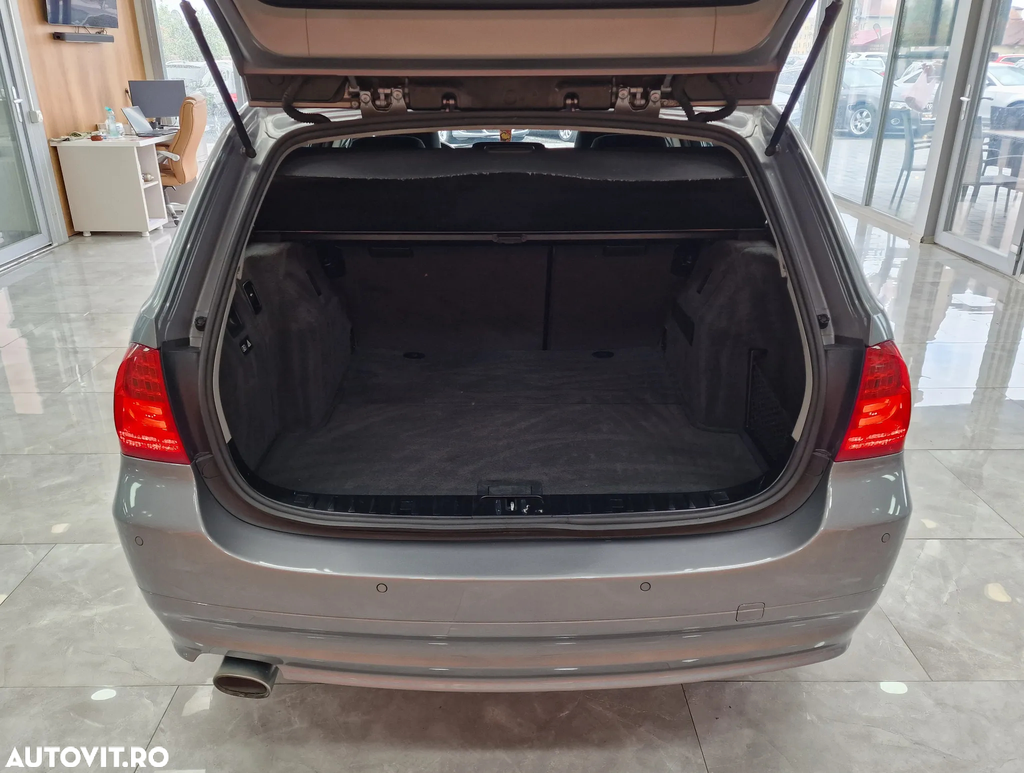 BMW Seria 3 320d DPF Touring Aut. - 12