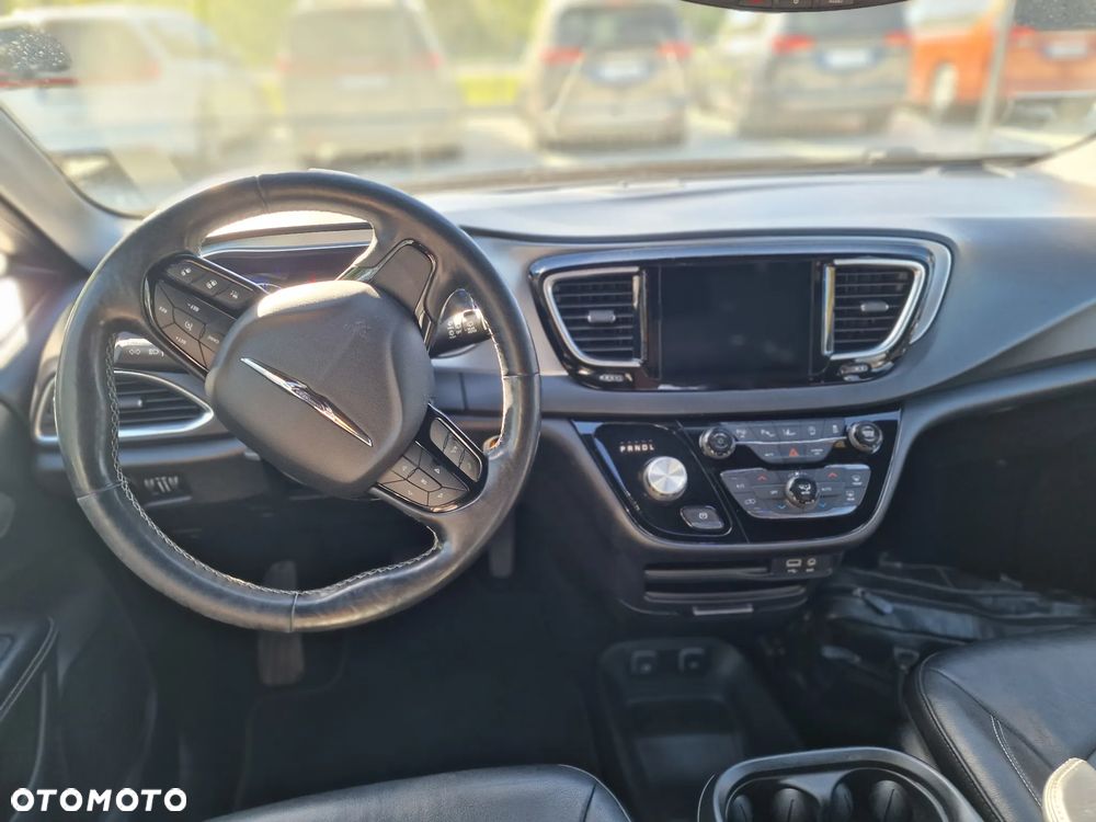 Chrysler Pacifica - 11