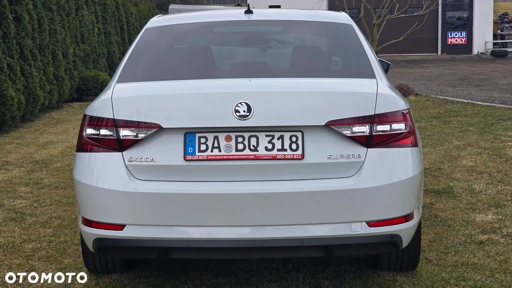 Skoda Superb 2.0 TDI L&K DSG - 8