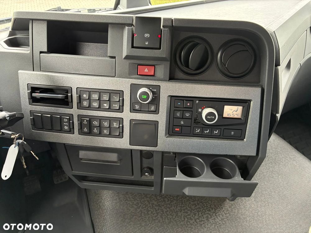 Renault T440 Sleeper Cab ADR - 18
