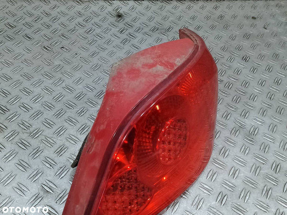 LAMPA TYLNA PRAWA PEUGEOT 307 LIFT 557674 HATCHBACK - 10