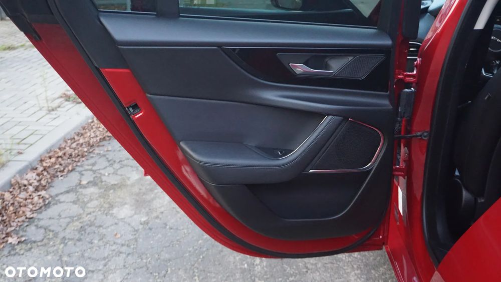 Jaguar XE 2.0 D180 S - 21