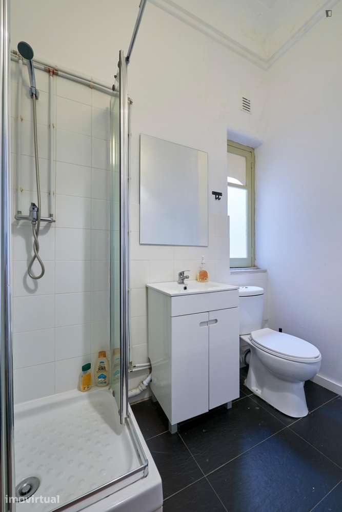 Quarto - localizado em Alameda Lisbon - Grande imagem: 3/25