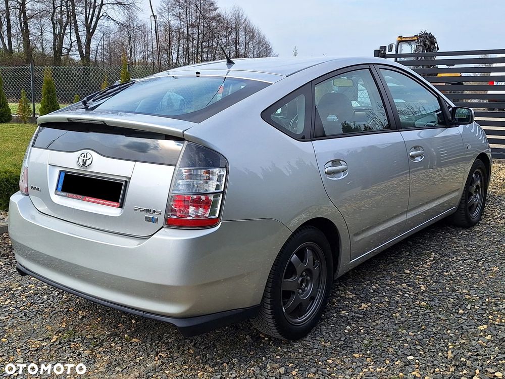 Toyota Prius - 3