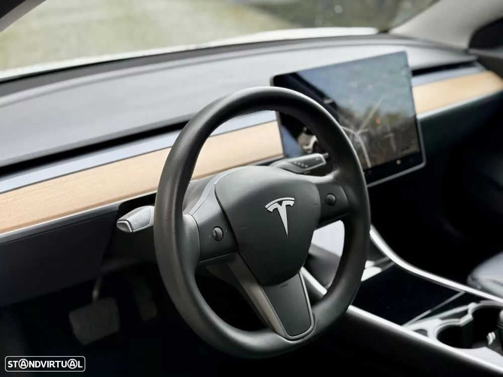 Tesla Model 3 Standard Range Plus RWD - 3