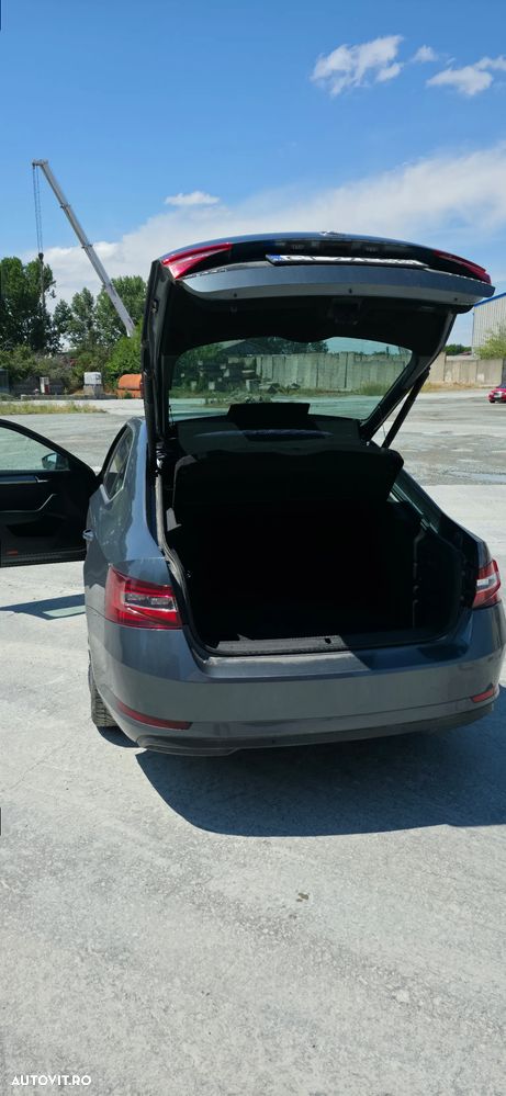 Skoda Superb 2.0 TDI DSG Active - 5