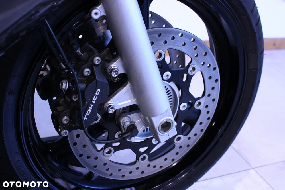 Suzuki GSX - 28