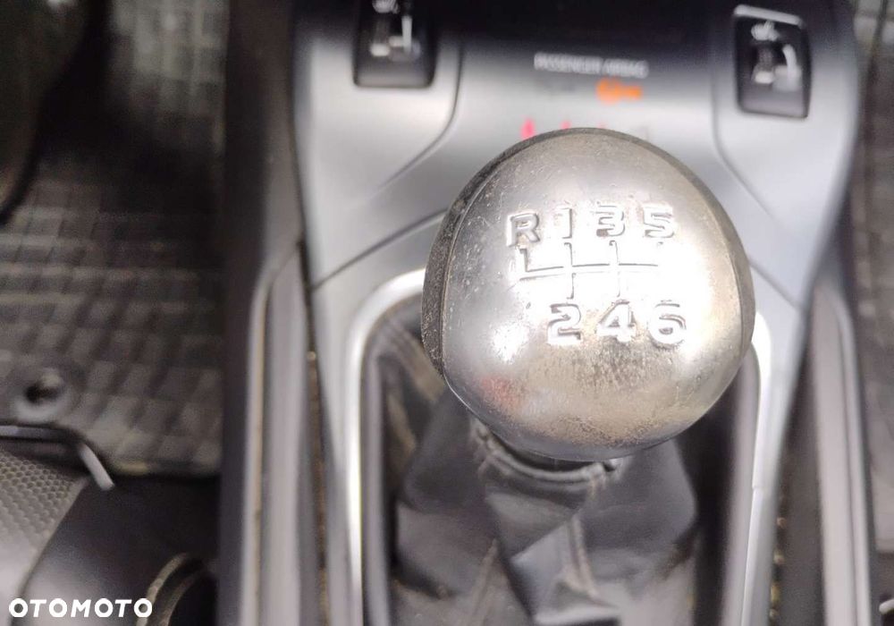 Toyota Avensis - 18