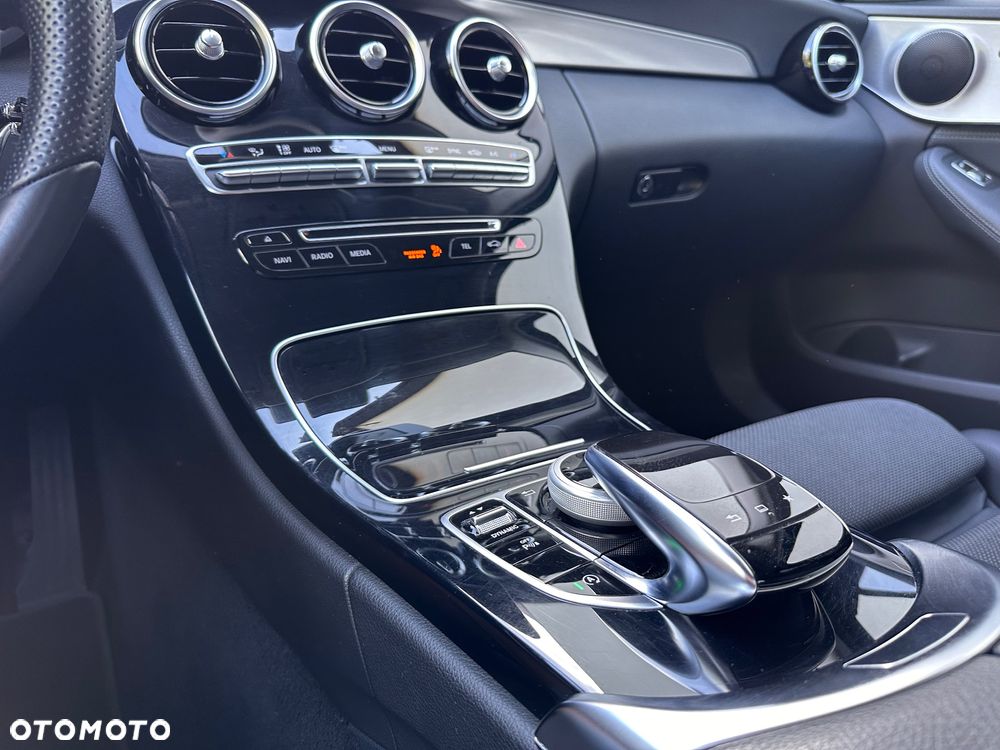 Mercedes-Benz Klasa C 180 T Kompressor Automatik BlueEFFICIENCY Avantgarde - 35