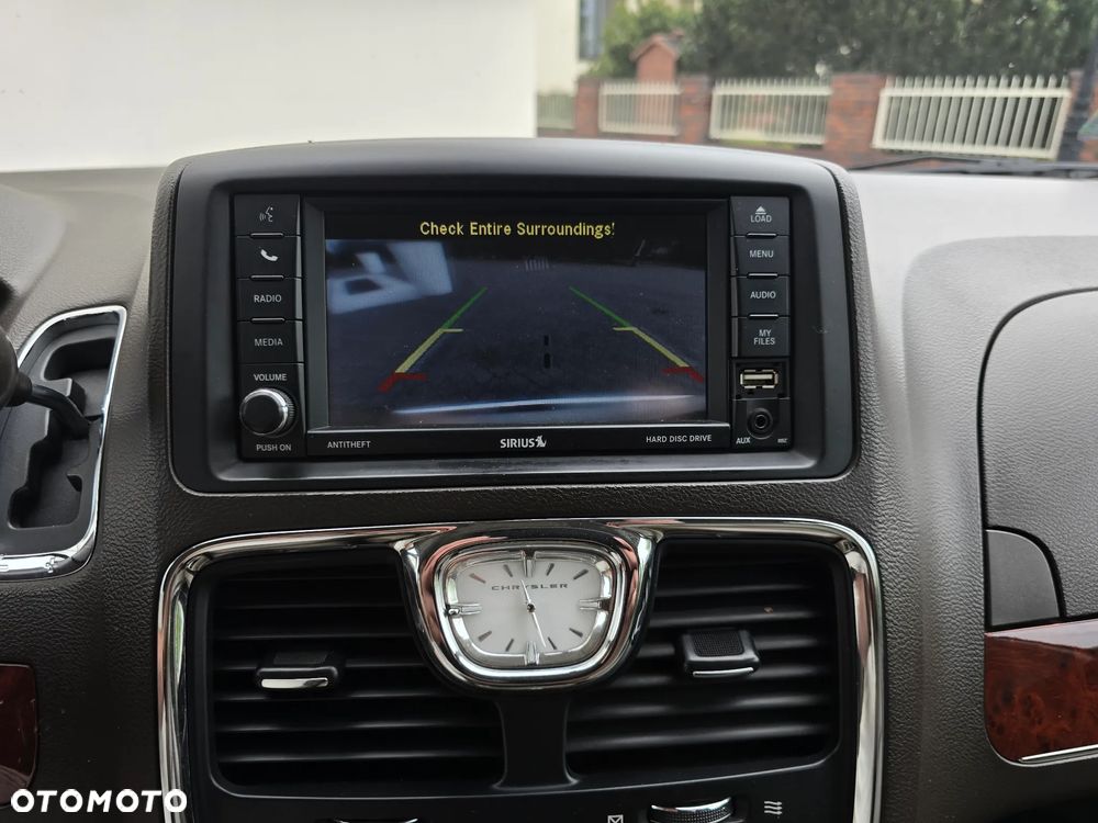 Chrysler Town & Country 3.6 Limited - 29