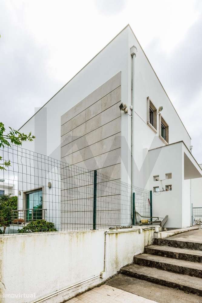 Moradia T4 com Varanda, Garagem e Pomar, nas Caldas da Raínha. - Grande imagem: 4/39