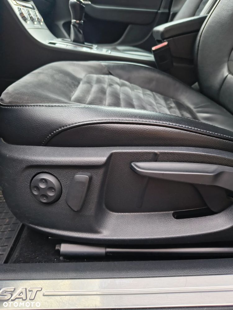 Volkswagen Passat 2.0 TSI Highline - 36