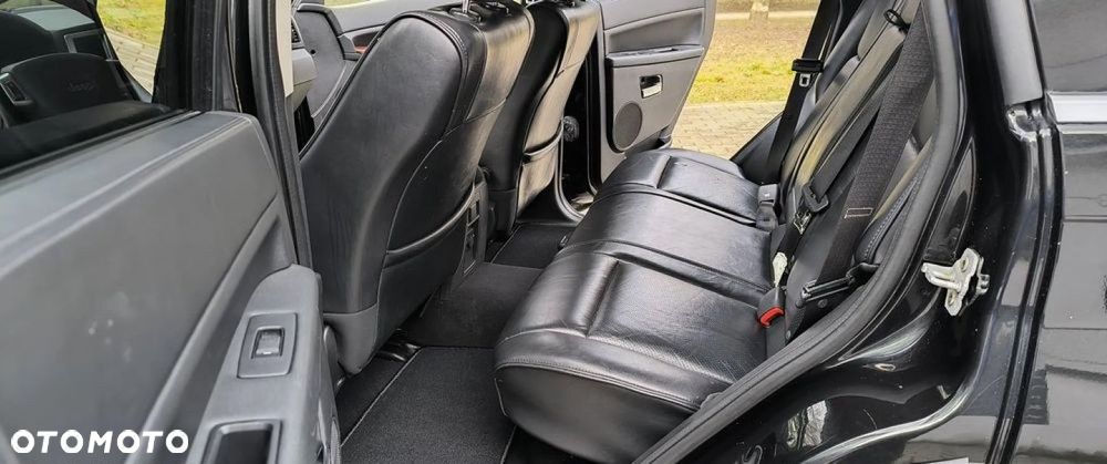 Jeep Grand Cherokee - 14