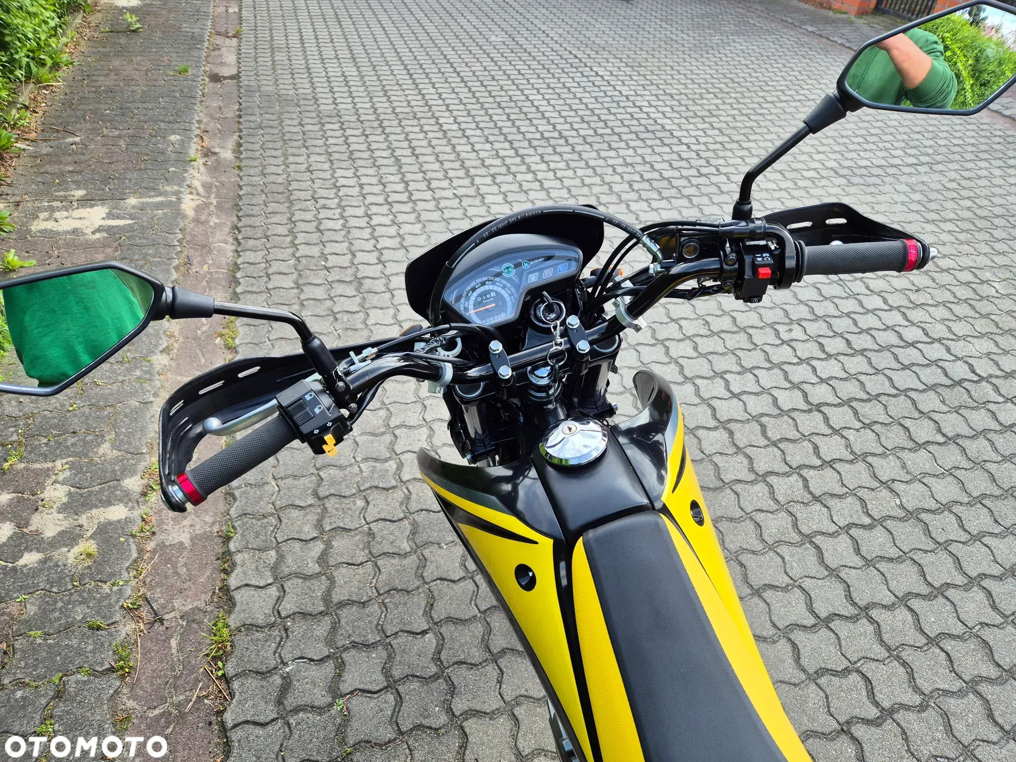 Suzuki DR - 9