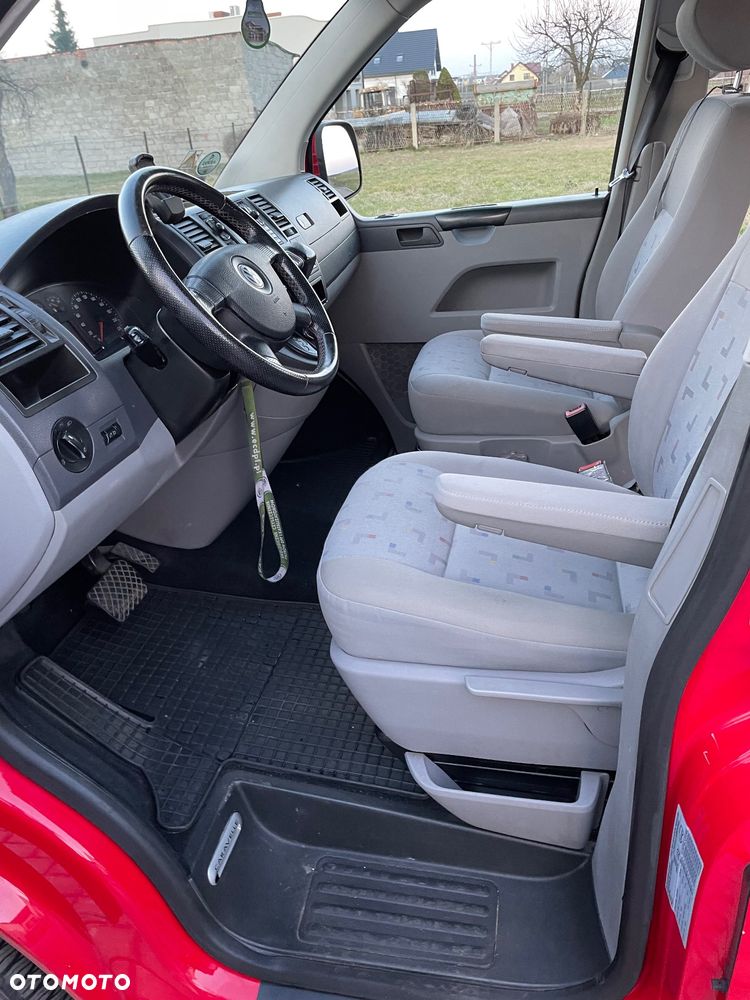 Volkswagen Caravelle - 10