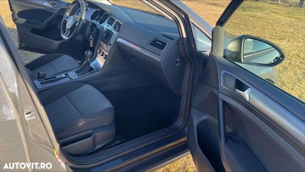 Volkswagen Golf - 6