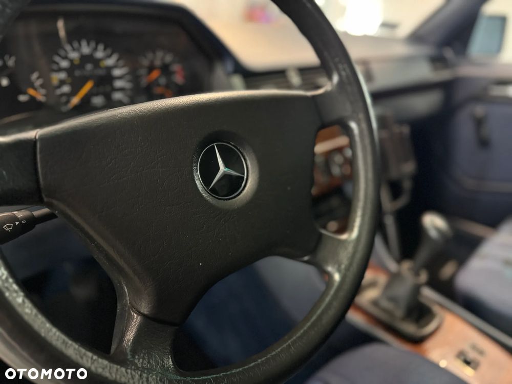 Mercedes-Benz W124 (1984-1993) - 27