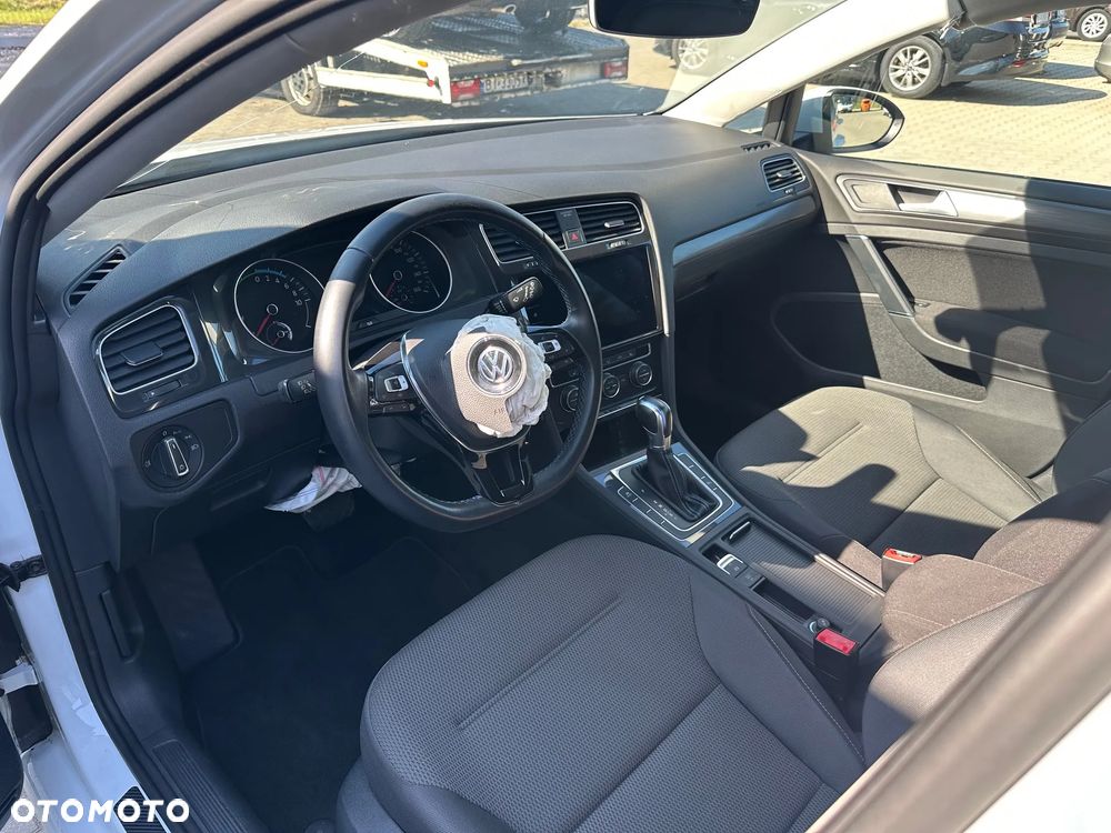 Volkswagen Golf e-Golf - 10