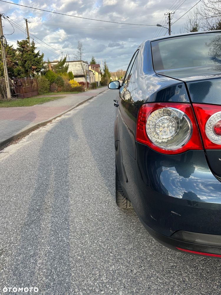 Volkswagen Jetta 1.6 United - 5