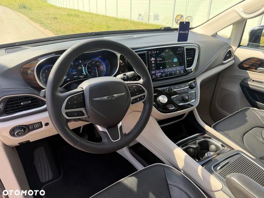 Chrysler Pacifica - 12
