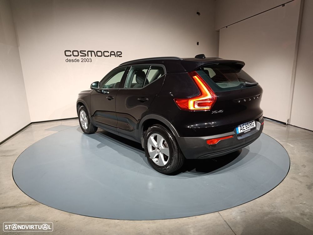 Volvo XC 40 1.5 T2 Momentum Geartronic - 4