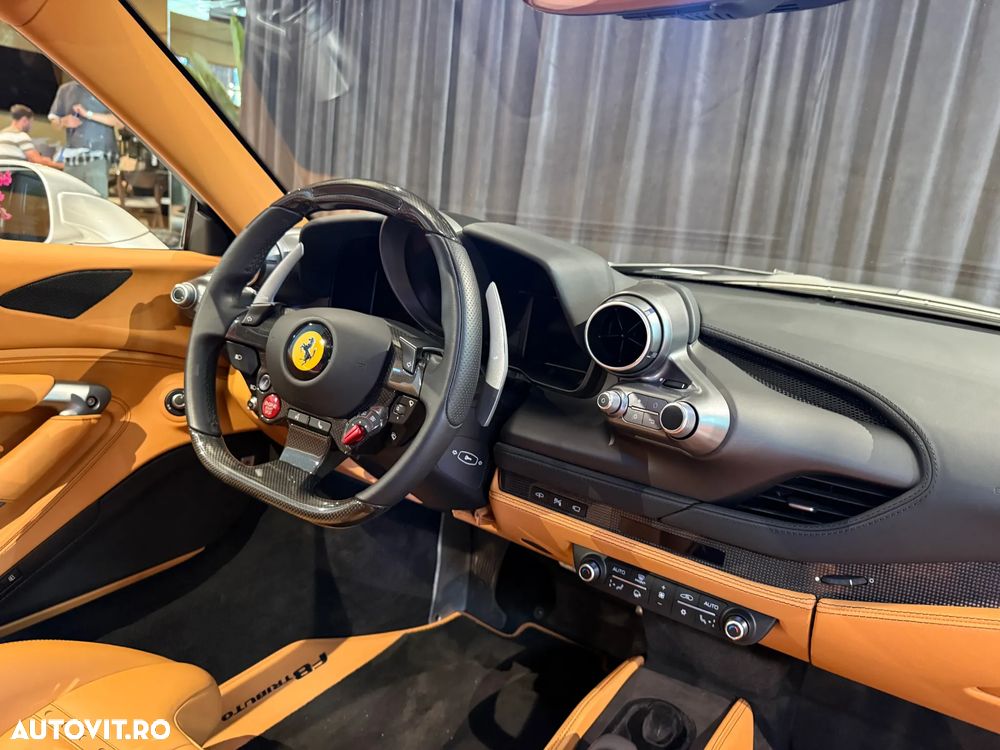Ferrari F8 - 36