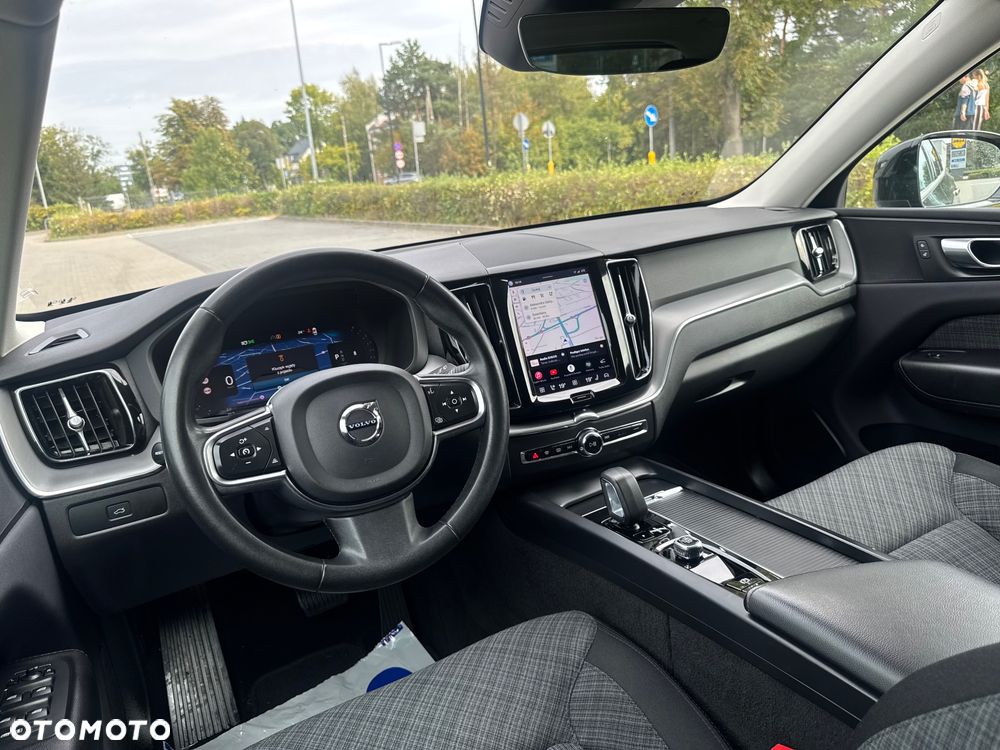 Volvo XC 60 B4 B Essential - 27