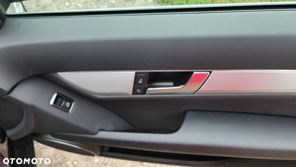 Mercedes-Benz Klasa C 180 (BlueEFFICIENCY) 7G-TRONIC Avantgarde - 24