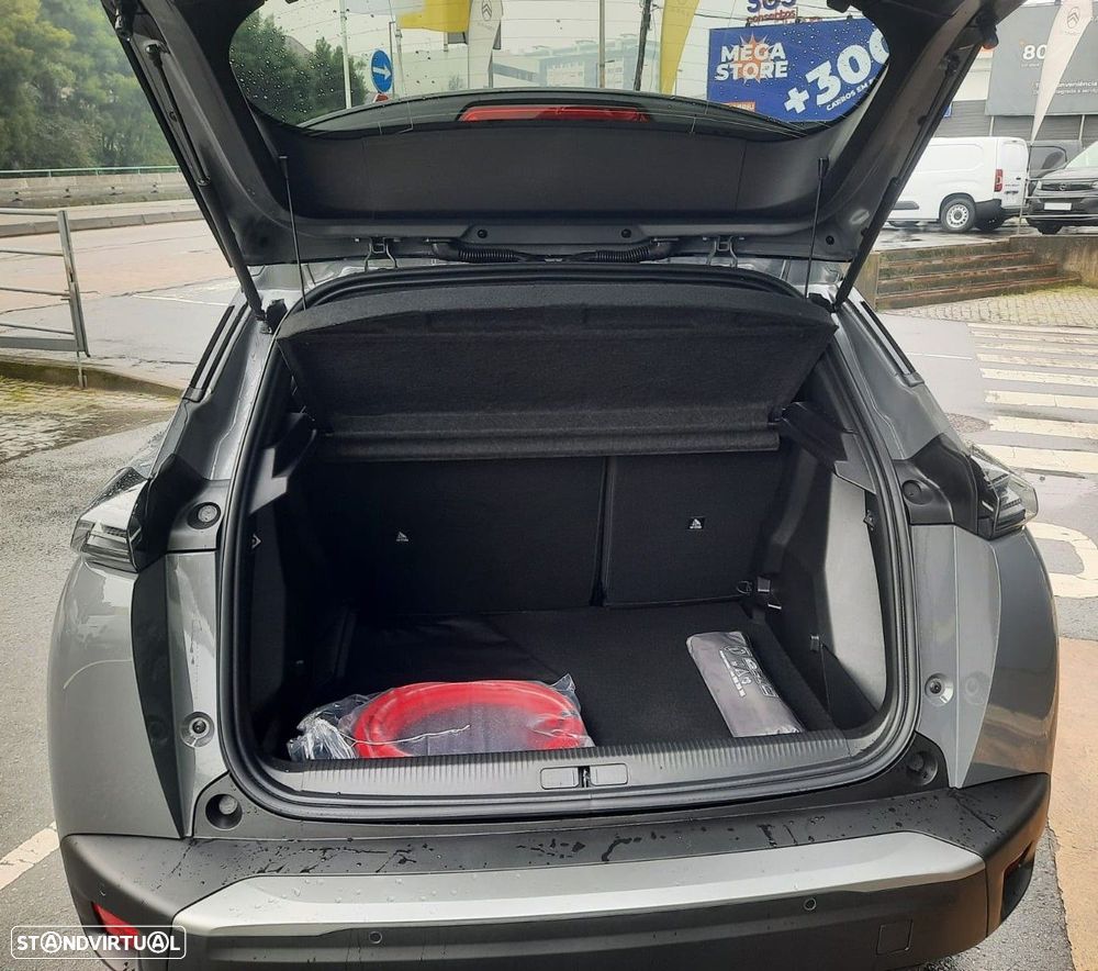 Peugeot e-2008 54 kWh Allure - 12