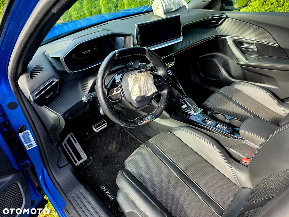 Peugeot 2008 PureTech 130 EAT8 GT - 16