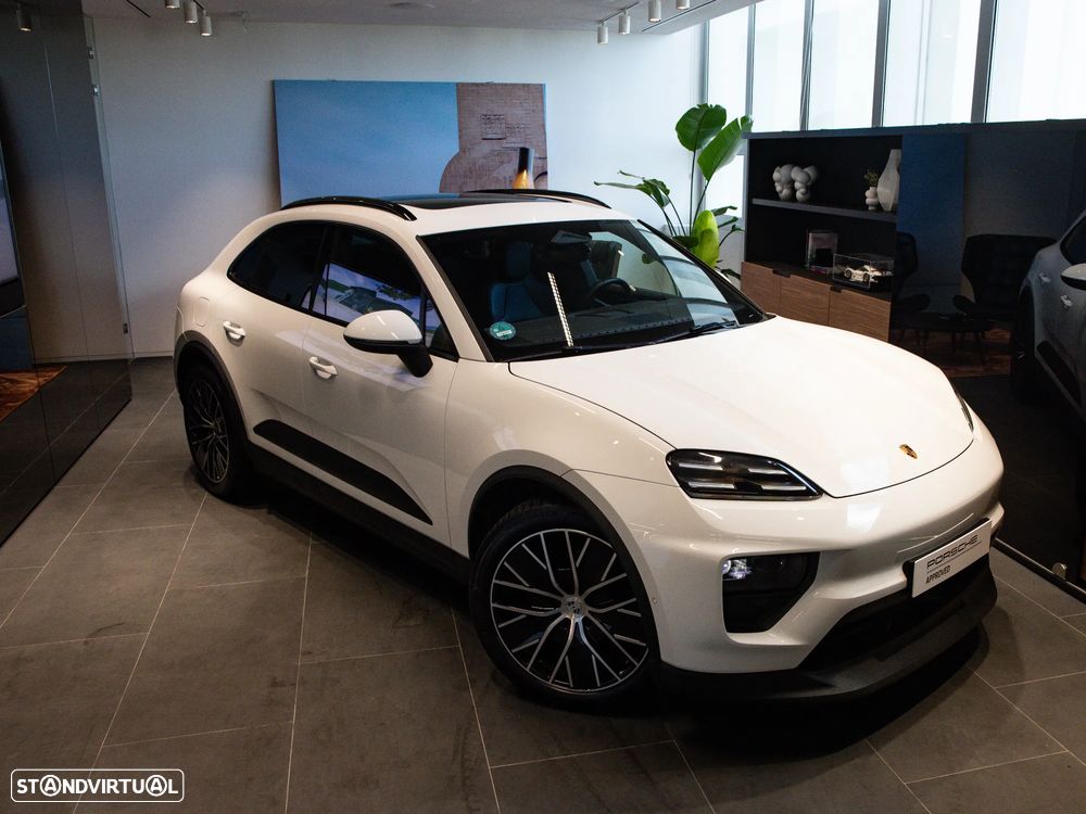 Porsche Macan Electric 4 - 6