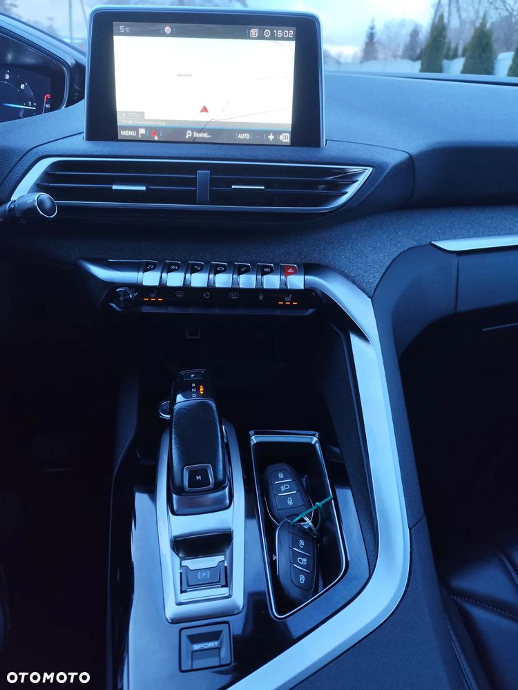 Peugeot 5008 1.6 BlueHDI Allure S&S EAT6 - 23