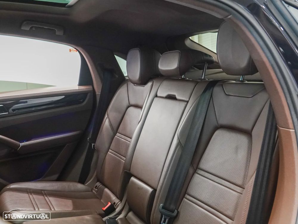 Porsche Cayenne Coupé E-Hybrid - 36