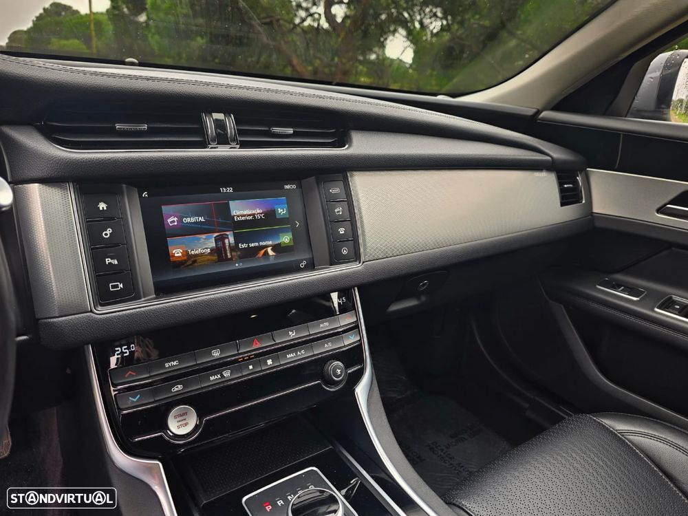 Jaguar XF Sportbrake 20d Aut. Prestige - 11