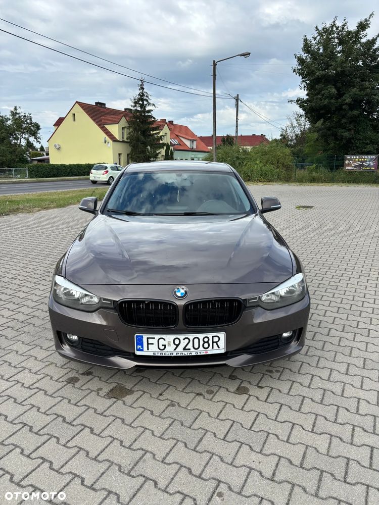 BMW Seria 3 316d - 13